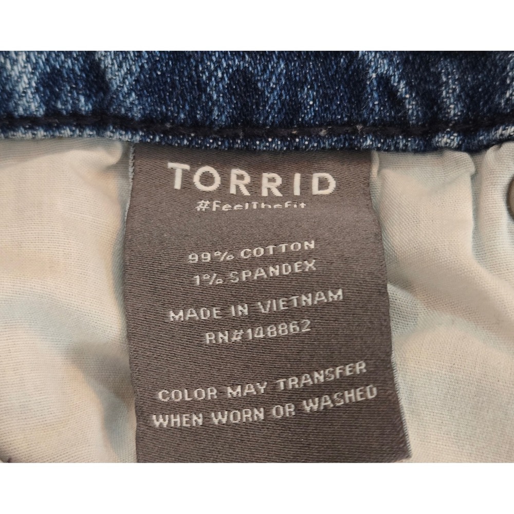 Torrid Perfect Fit Distressed Denim Shorts Medium Wash Frayed Hem 17223325 Sz 10 - Picture 7 of 8